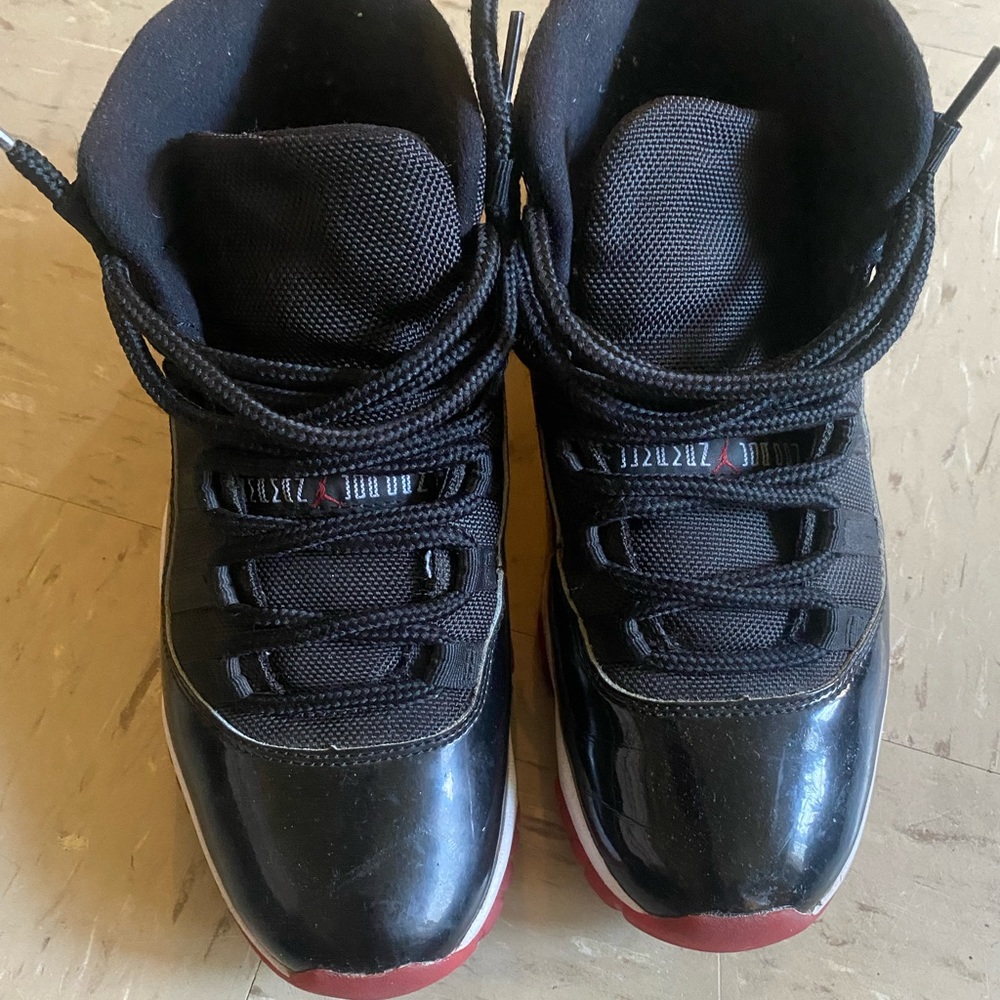 Used mens size 8 bred 11 Jordan’s, just need to be cleaned no box